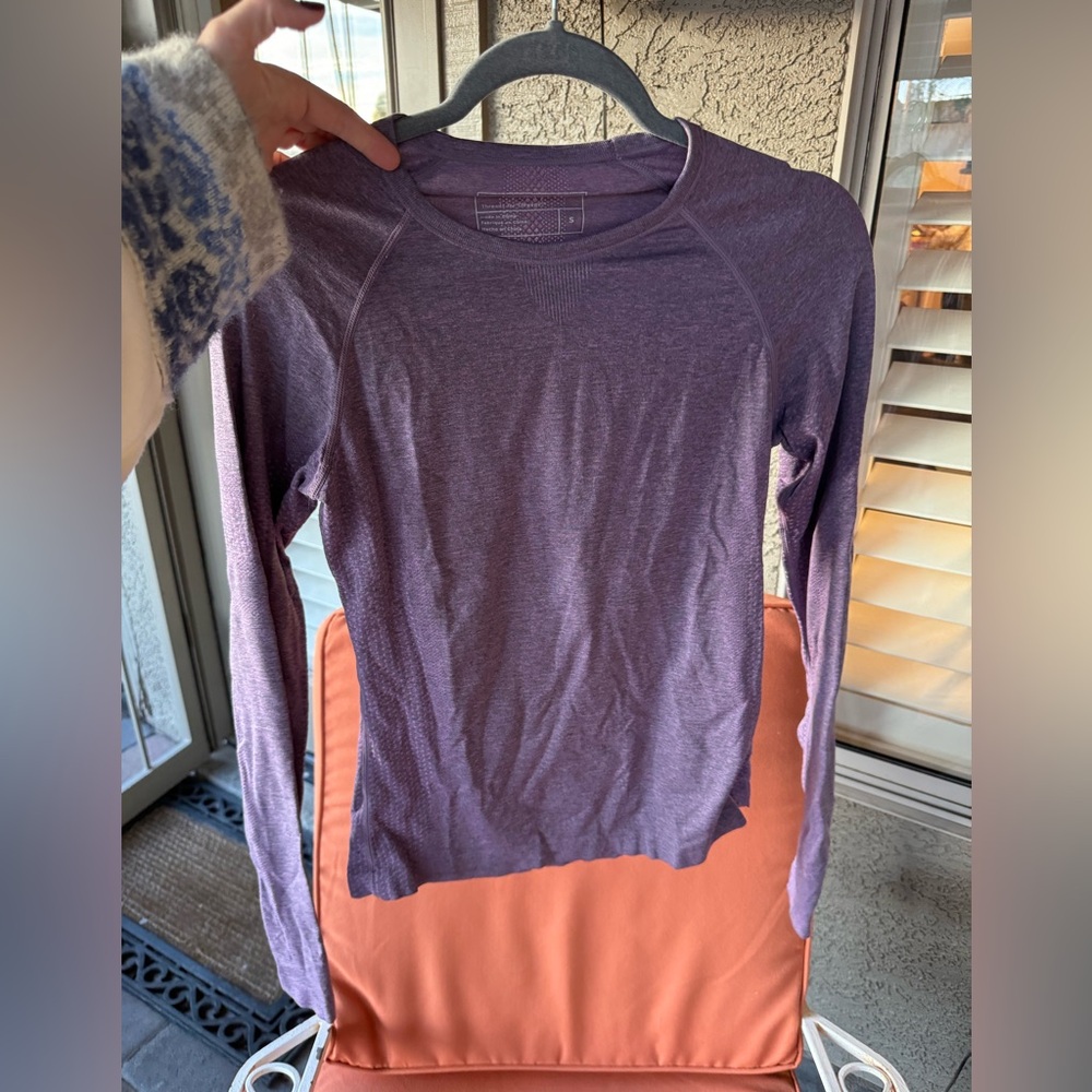 FIGS SEAMLESS SMALL UNDERSCRUB SHIRT SMALL